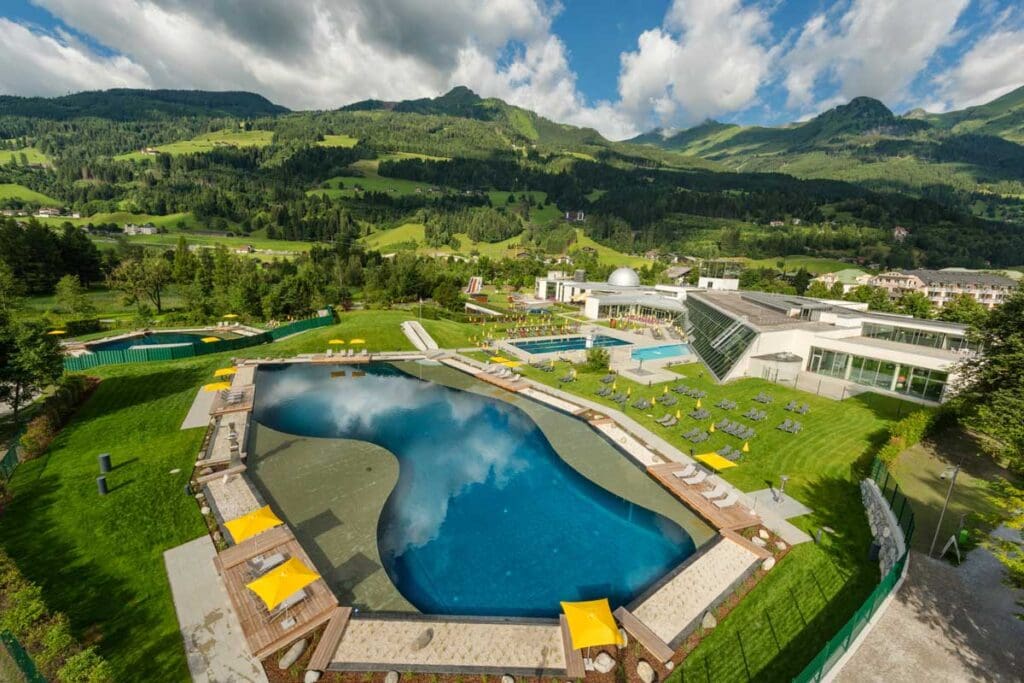 Alpenthermegastein Smaragdsee Blickalpentherme2 Sommer Wolkersdorfer1200x800 Alpenthermegastein Smaragdsee Blickalpentherme2 Sommer Wolkersdorfer1200x800