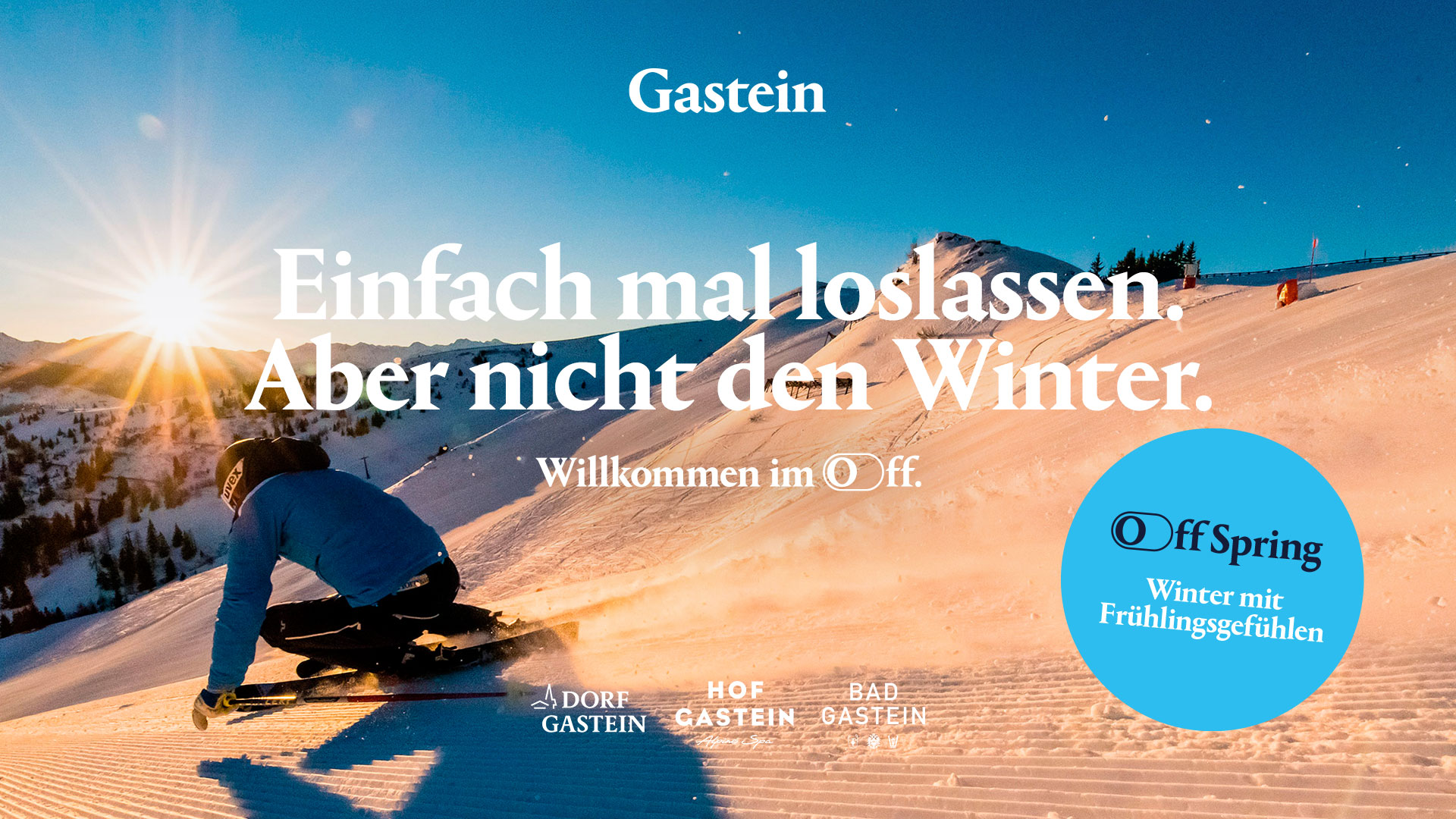 Ein Skifahrer macht eine scharfe Kurve auf einer verschneiten Piste bei Sonnenuntergang mit Bergen im Hintergrund. Der große Text auf Deutsch lautet: Einfach mal loslassen. Aber nicht den Winter. Ein blauer Kreis wirbt für Winter mit Frühlingsgefühlen.