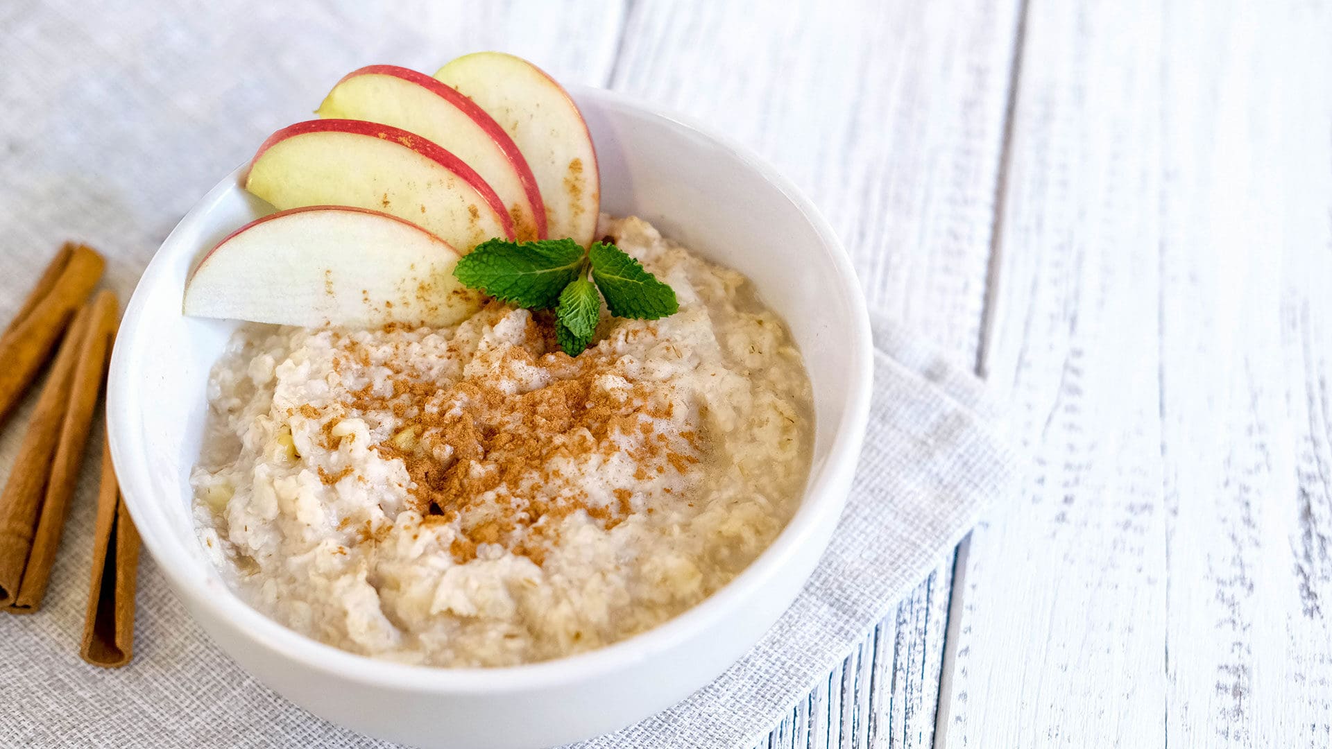 Apfel-Karotten-Porridge - Rezepte vom GXUND