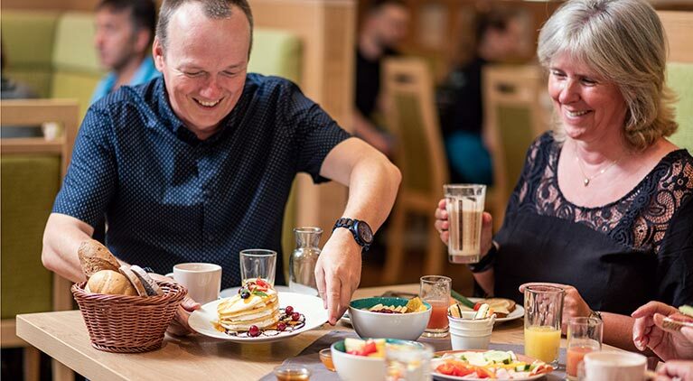 Frühstücksbuffet - Urlaubsgäste im GXUND in Bad Hofgastein