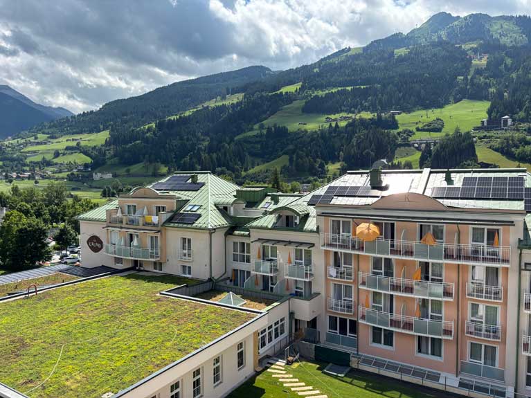 Dachbegrünung und Neugestaltung GXUND-Garten