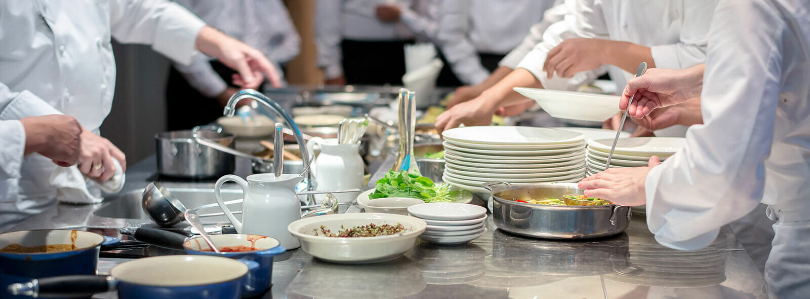 Jobs in Gastein: Bewerben Sie sich als Küchenhilfe im GXUND - Ihr Top-Job in der Gastronomie in Salzburg